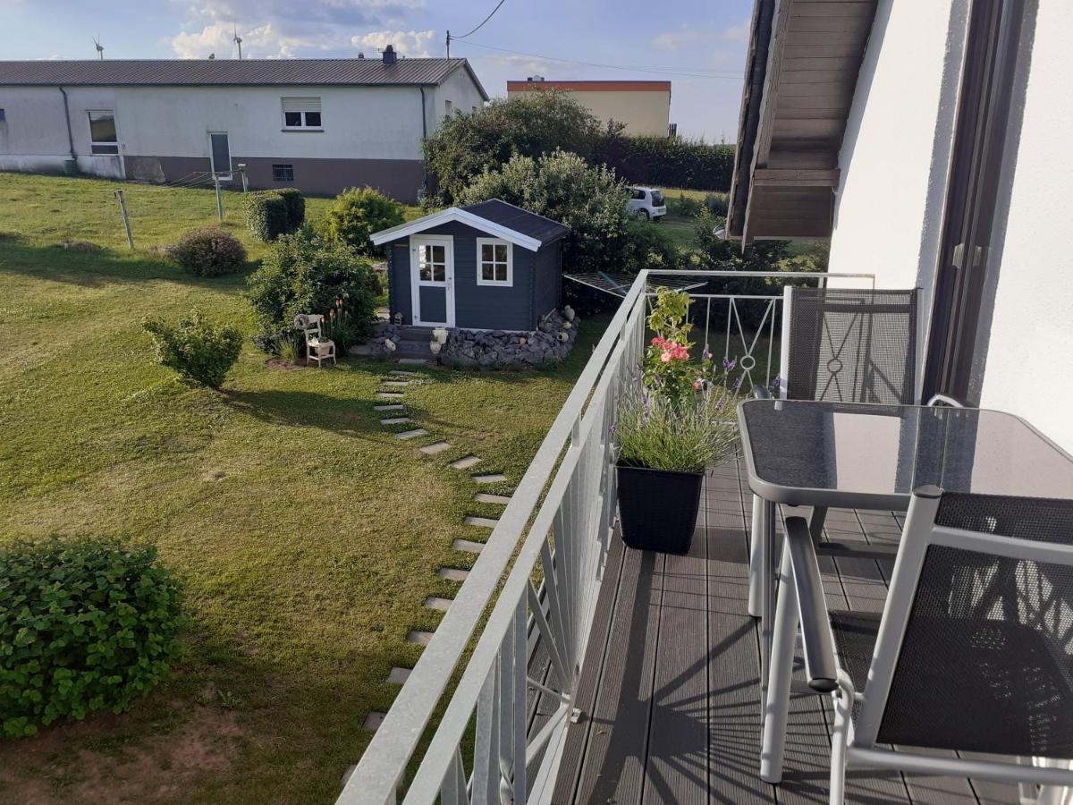 Eifelstern-Schoene Ferienwohnung Mit Balkon Kalenborn-Scheuern Exterior photo